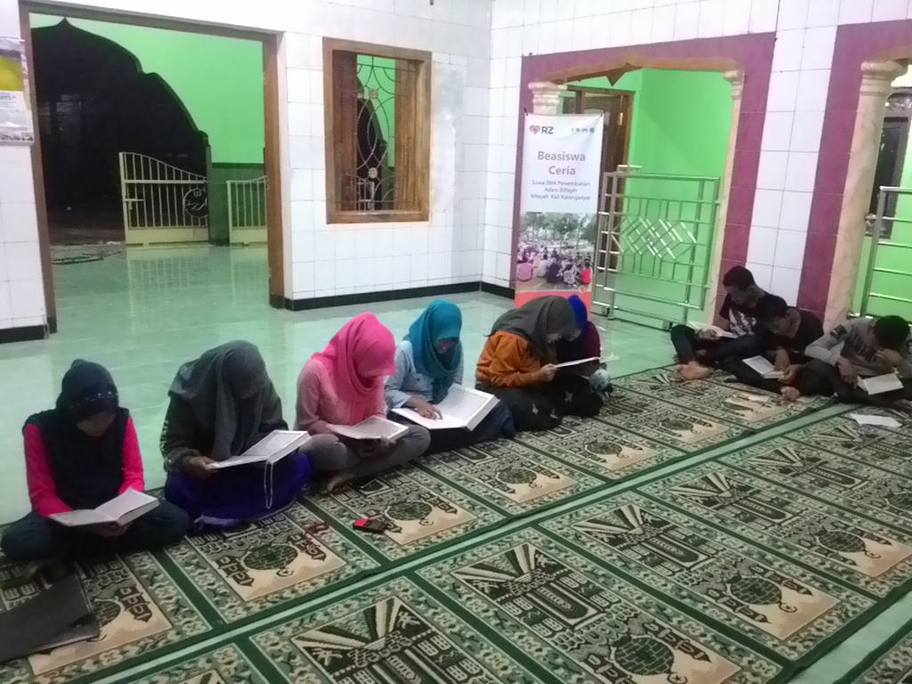 hasun009's tweet photo. Mentoring Penerima Beasiswa
ICD Sokosari Kab Karanganyar  #SharingHappiness
@Rel_Inspirasi
@RZ_Solo
@rumahzakat https://t.co/erUPpwDJ39