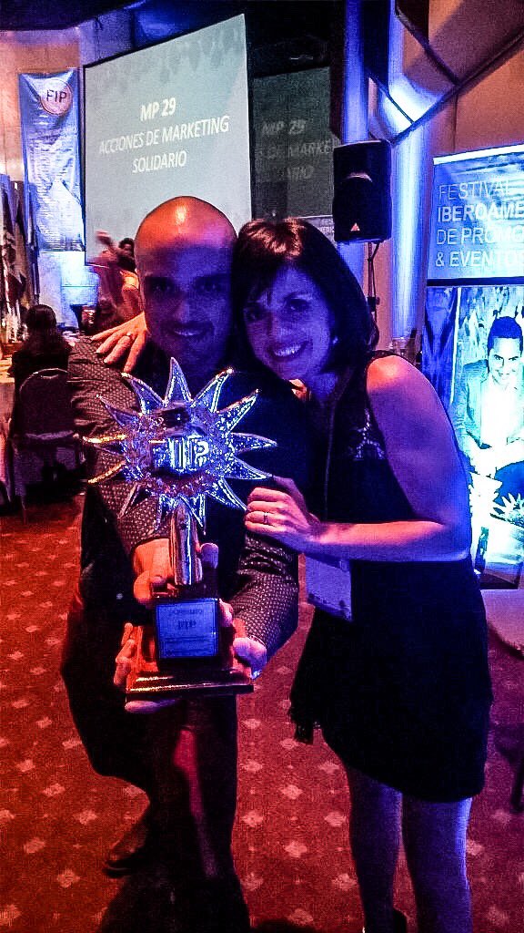 jihr's tweet photo. #fip2015 FIP de Oro para Bureau Comunicación.  Noche perfecta junto a quien me apoya totalmente @monicasanchezi1 https://t.co/ws4vLvGkMh