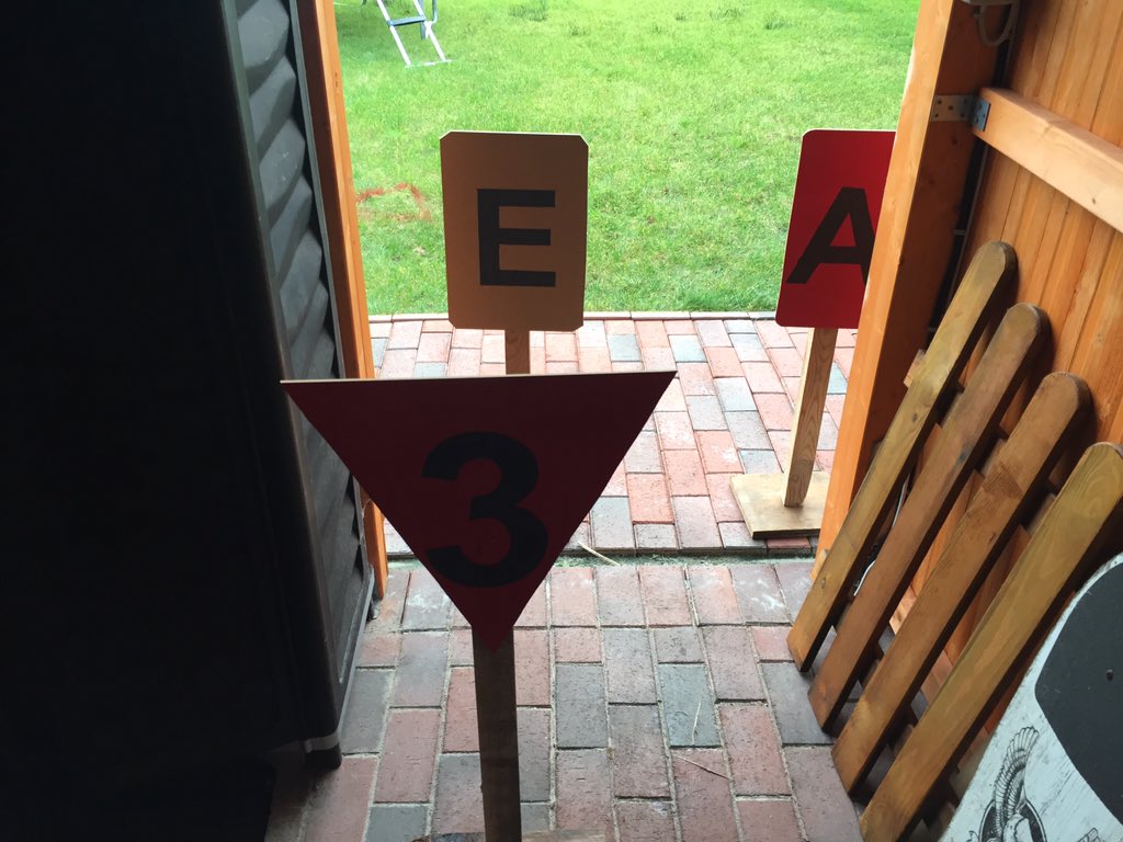 pahi79's tweet image. @pahi79 so. Fertig. 
Jetzt kann er draußen mit dem Kettcar Zug spielen. 😅

#PapaPower