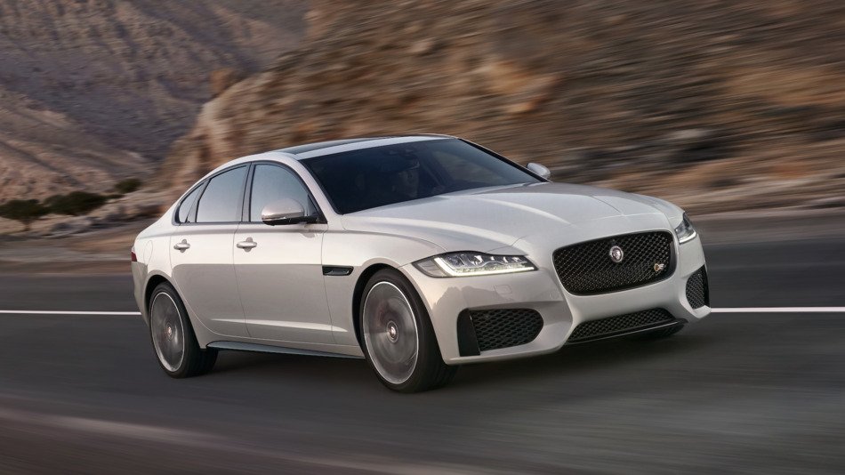 mashable's tweet image. Jaguar engineer: A mishap with Tesla Autopilot could set back self-driving cars by a decade on.mash.to/1I01u6I