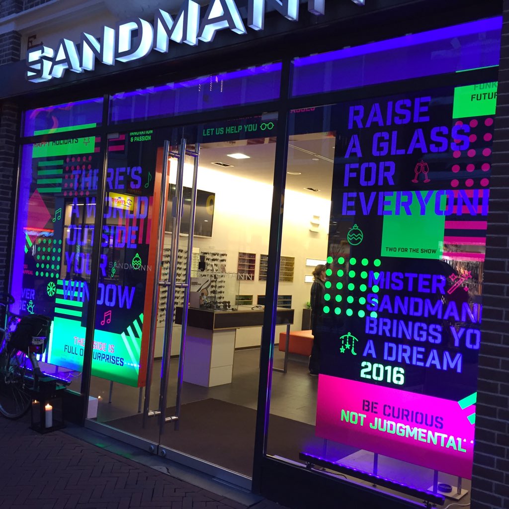 degenruben's tweet photo. Bedoelt @gem_apeldoorn dit met opvallende etalages? #sandmannoptiek https://t.co/7SfQl7QVTP