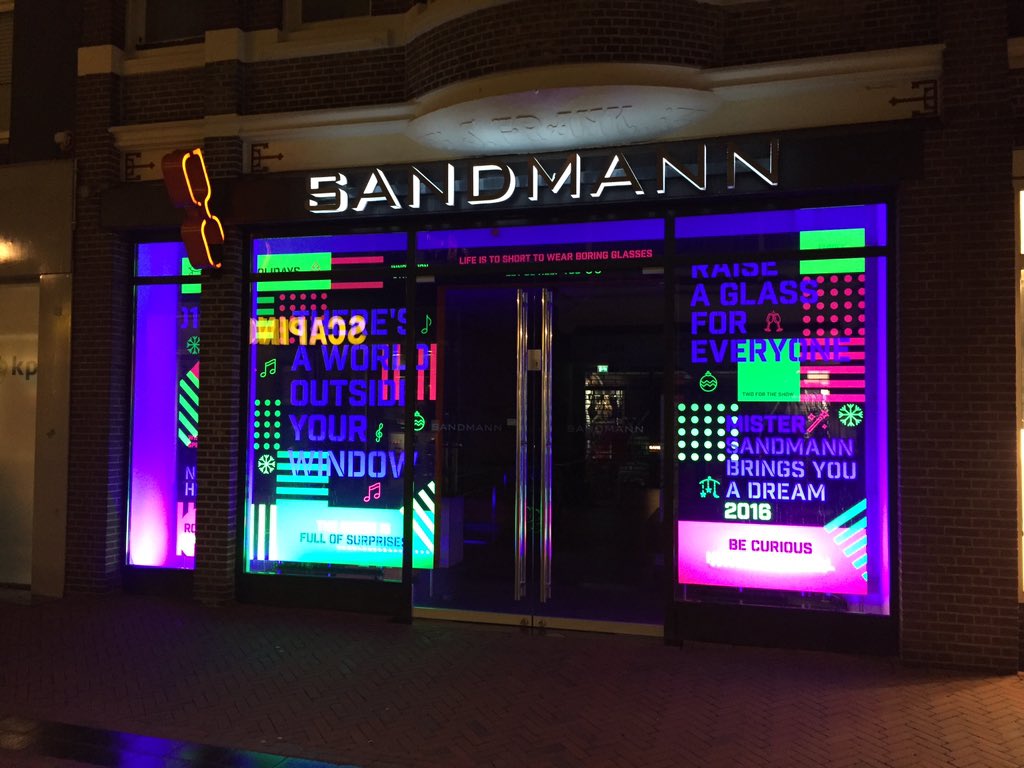 degenruben's tweet photo. Bedoelt @gem_apeldoorn dit met opvallende etalages? #sandmannoptiek https://t.co/7SfQl7QVTP