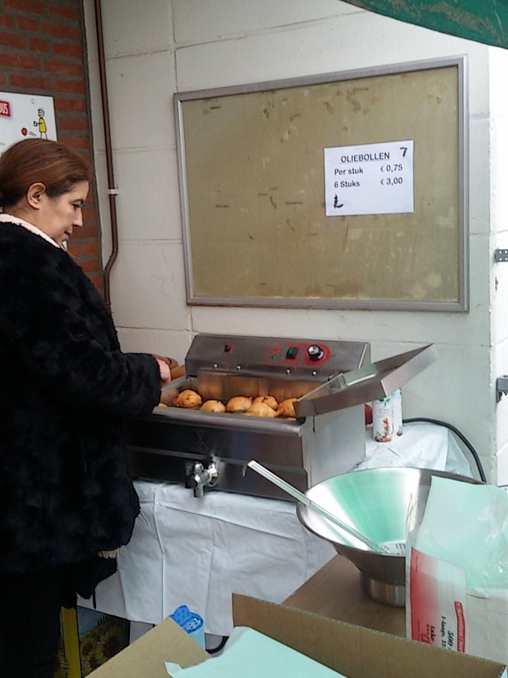 Ook de <a href="/bcleonardus/">Bcleonardus</a>  is aanwezig op de #kerstmarkt #speeltuinleonardus
