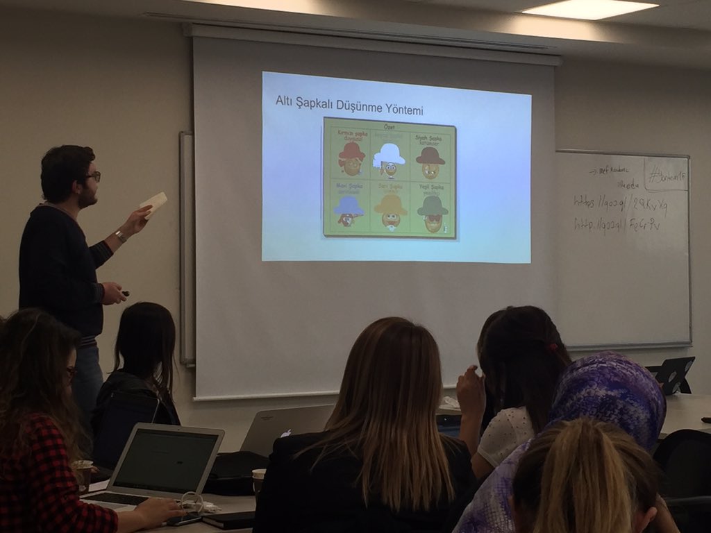 educathubcom's tweet photo. #Yöntem15 de gruplar ö.yöntemlerini diğer öğretmenlere nasıl öğreteceklerinin sunumlarını yapıyor #etusp @01hgs https://t.co/QRUuMoiX1U