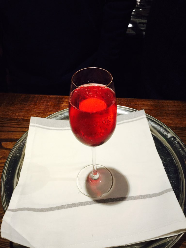 Cwgtuck's tweet photo. The "Marilyn Monroe" 
@WineBear @PolRoger_NL @ciderbrandy @CocktailEnthus @whitehorseduns @MarilynMonroe #beauty https://t.co/5uL4uUq0H3