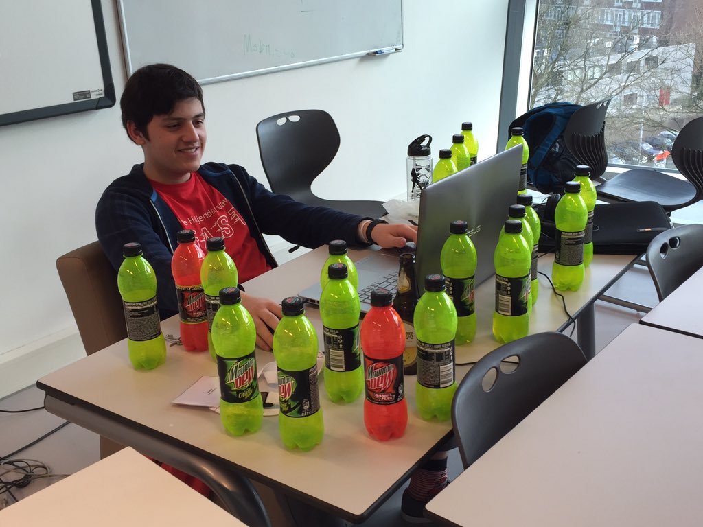 mobihackathon's tweet photo. Gelukkig is er energy drink ;-) #mobihack https://t.co/PvI5HGcvNn