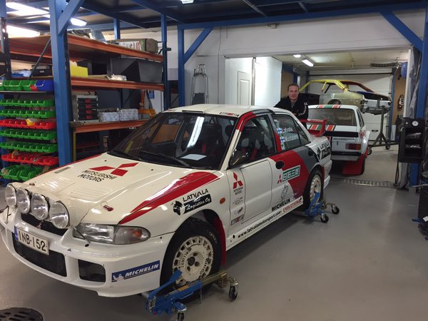 OpensTightens's tweet photo. @HartusvuoriWRC Your right! And an example of this....#NiceGarage @JariMattiWRC @rallyprealpi https://t.co/E3BJp6mXzA