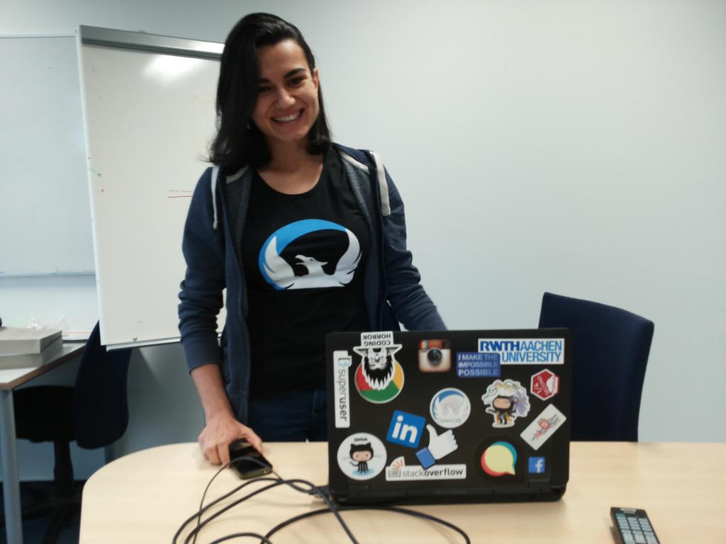 fredverheul's tweet image. .@tsovinar_ ready to start her talk on #html5devconf highlights: