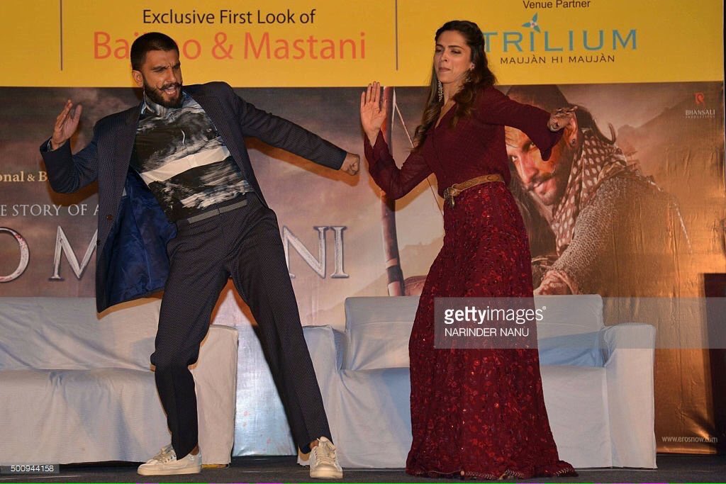 Ranveer_Turkiye's tweet photo. Ranveer and Deepika at #BajiraoMastani promotions in Amritsar yesterday 💋❤️ https://t.co/27Xodv6cw3