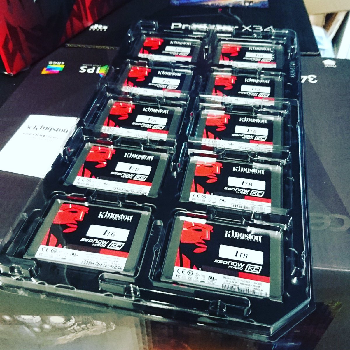 LinusTech's tweet photo. Using these for a few projects! First one going up on vessel this weekend :D https://t.co/x7XGFlRzgK
