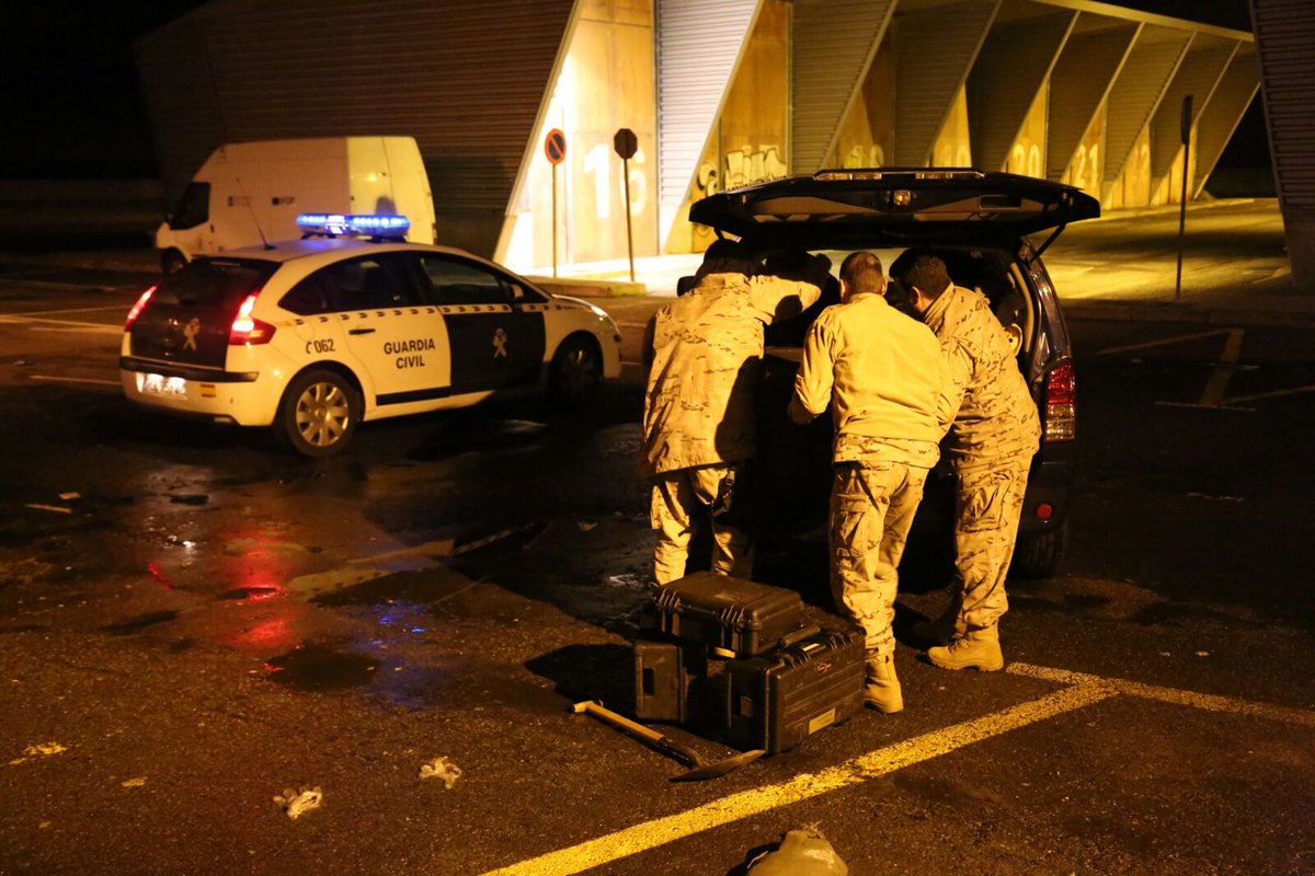 Un barco de O Grove pesca en sus redes una bomba de 1936 cargada, en Ons ow.ly/VNuZb