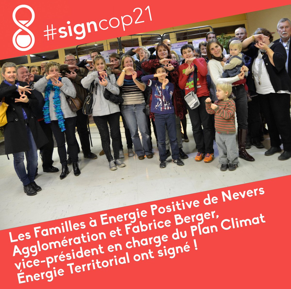 signcop21's tweet photo. Joli clin d’œil des Familles à énergie positive de L'Agglomération de #Nevers qui se sont engagées pour #signCOP21 https://t.co/9QiHQc3CTR