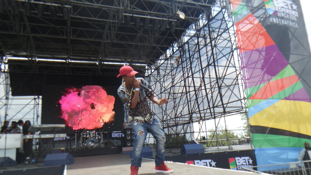 MTVBaseAfrica's tweet photo. #BETXAfrica | @EmteeSA da hustler - YOU ALREADY KNOW! 🙌💃👌 #FreshmanStage https://t.co/LWmKxh0N1Q