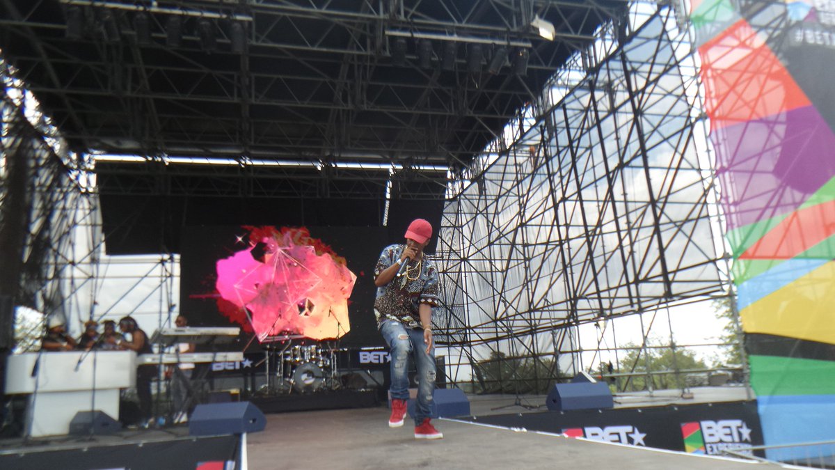 MTVBaseAfrica's tweet photo. #BETXAfrica | @EmteeSA da hustler - YOU ALREADY KNOW! 🙌💃👌 #FreshmanStage https://t.co/LWmKxh0N1Q