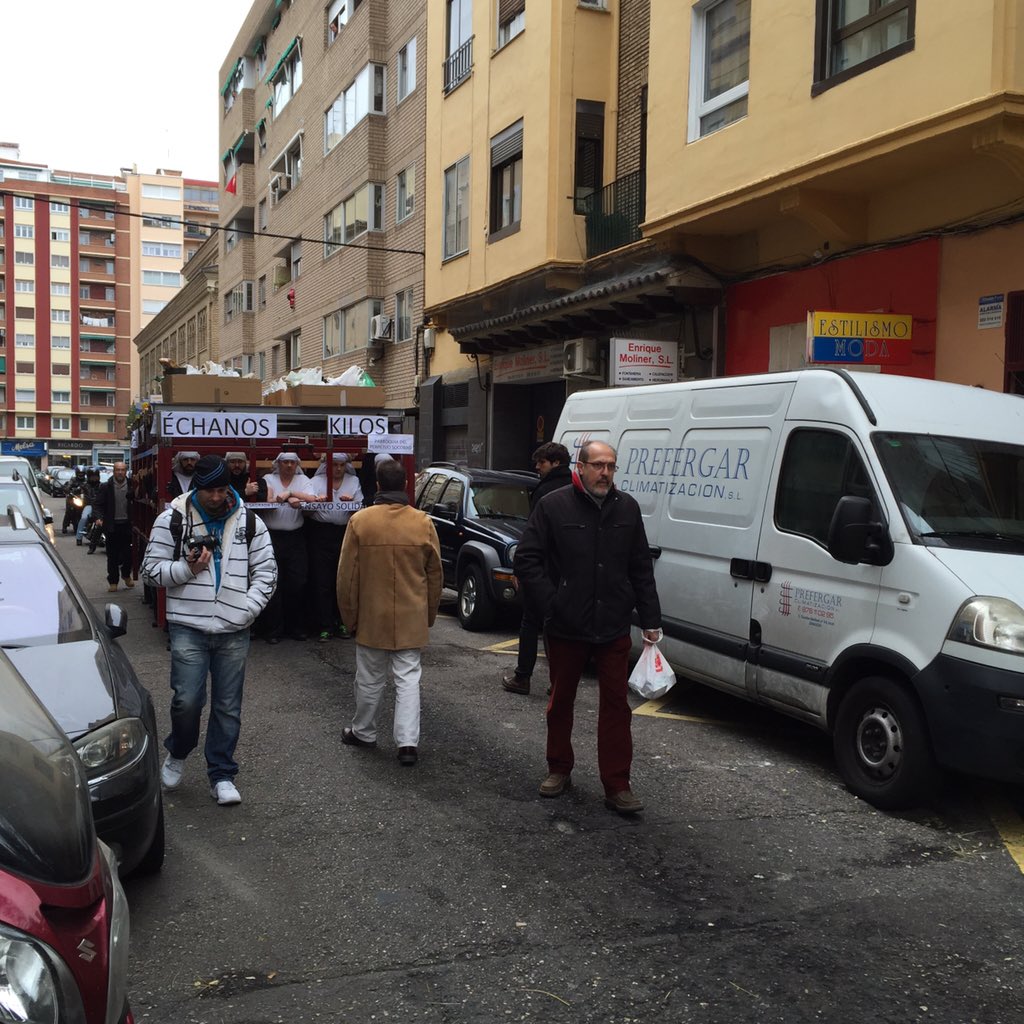 Si vives en la zona del Perpetuo Socorro, los costaleros de <a href="/eucaristia_zgz/">Eucaristia</a> necesitan kilos de comida en su costal