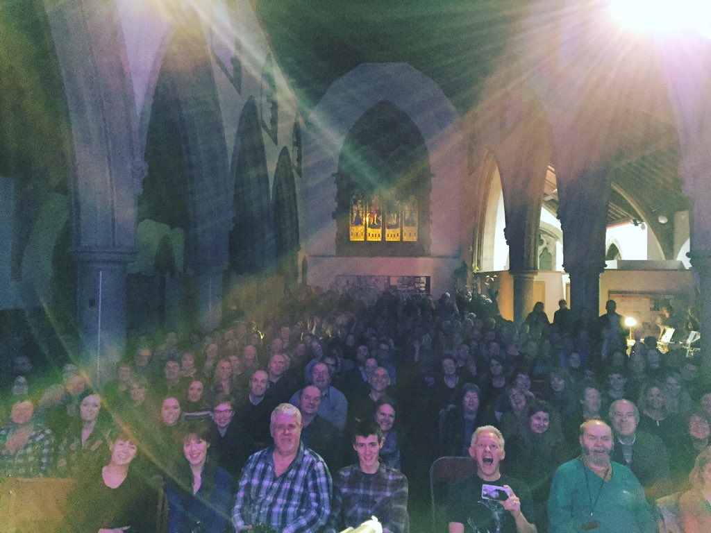 allewismusic's tweet photo. Diolch i bawb ddoth neithiwr / Huge thanks to everyone who came last night!! Tan tro nesa. Til next time 🎅🏻 x https://t.co/Yp6KBElnke