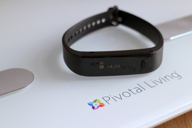resistrack's tweet photo. For $52, getting a fitness band and smart scale this good feels like cheating https://t.co/0T5p8Bj7EX https://t.co/Arx9OoJ2DU