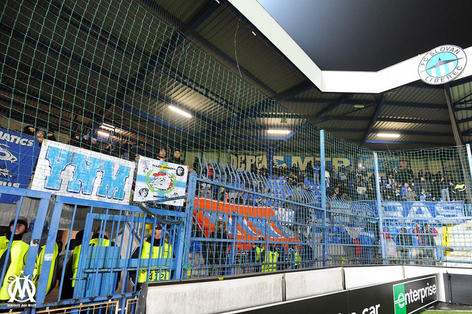 OM_Officiel's tweet photo. [Vidéo] Les supporters déjà tournés vers les 16es #Magazine #12eHOMme
 → https://t.co/NY905r1BUn
 
#FCSLOM https://t.co/Hn2chQ9OaJ