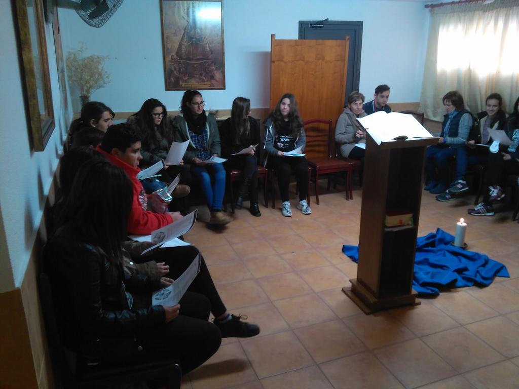 Momento de reflexión, celebración y oración junto con nuestro párroco.