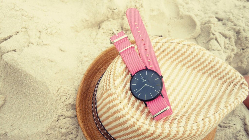 lyfewatches's tweet photo. Pretty in Pink ππ #lyfestyle #lyfechanger #lyfewatches #lyfetime #natal #navidad #xmas #christmas #watches #fashion https://t.co/sHEff5HILP