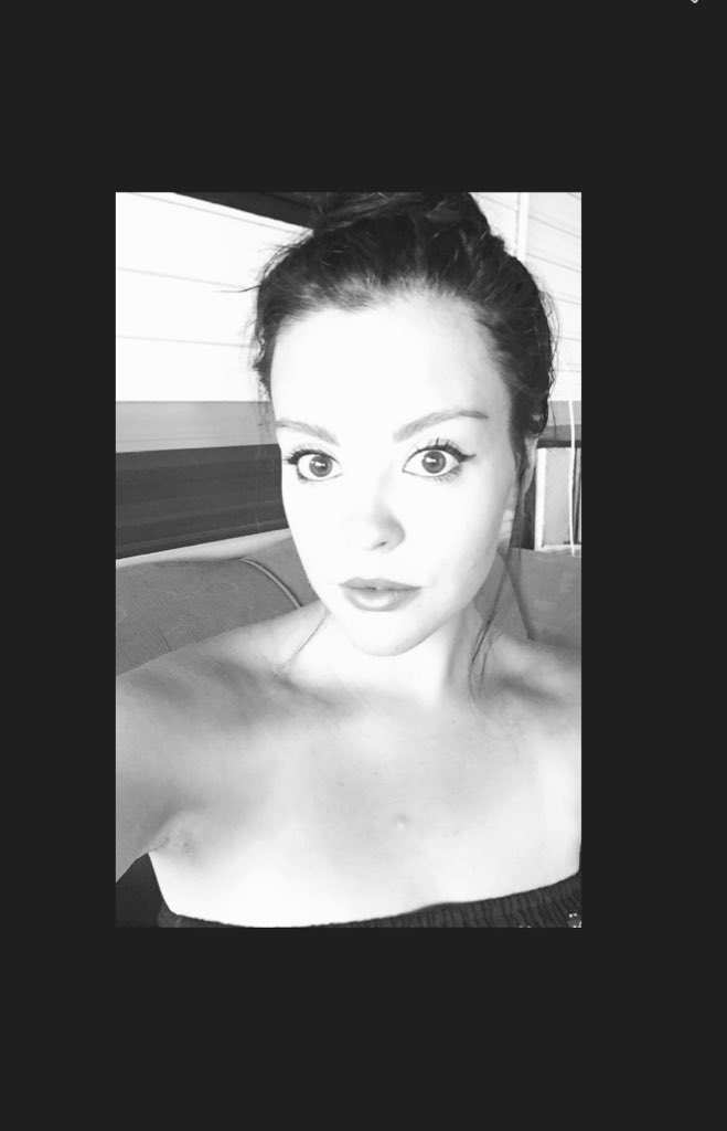 keziawatson's tweet photo. Those must have holiday selfies 📸 https://t.co/FzSeCAB2AT