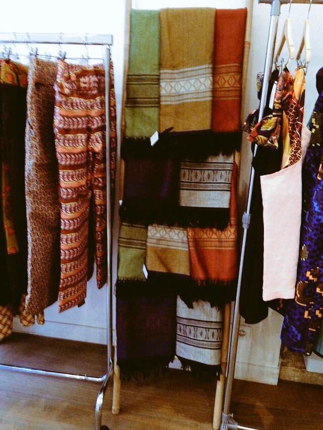 caran_paris's tweet photo. Le pop-up store Un peu d'Afrique à Montmartre est désormais ouvert! Rdv au 2/4 rue Androuet à Paris 18(métro Anvers) https://t.co/jJPmziTCO1