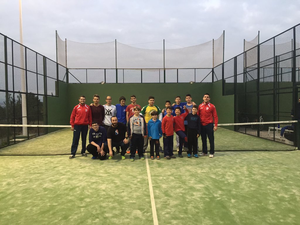 cpriba_roja's tweet photo. Despedim el trimestre amb un entrenament especial de Madel i One Wall @pilotaveu https://t.co/pwfp4jCY7I
