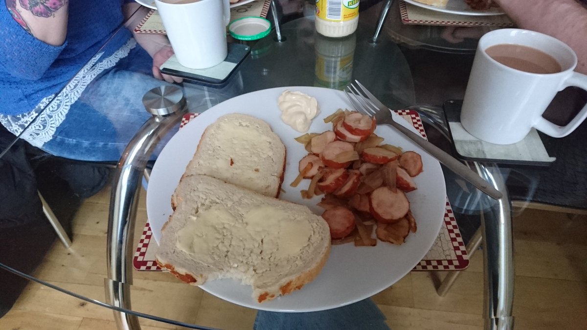 blue_monday88's tweet image. Breakfast of champions for The Twilight Sad day #WrongCar #Thetwilightsad @thetwilightsad @wrongcar @pcm14