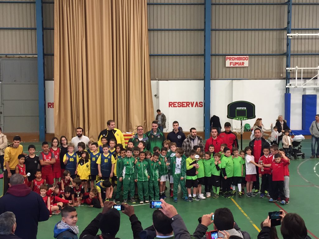 Foto de família <a href="/ABAlmassora/">A.B. Almassora</a> <a href="/Amicscastello/">Amics Castelló</a> <a href="/CB_Torreblanca/">C.B. Torreblanca</a> <a href="/cbburriana/">Club Baloncesto Burriana</a> i Quartell Bàsquet