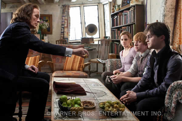 ポッターマニア 在 Twitter 上 今日はロンの次兄チャーリー ウィーズリーと スクリムジョールを演じたビル ナイの 誕生日 T Co Ofl1gl4pqw T Co Cckvrrfe80 W ﾉおめでとう ハリーポッター T Co Xegr5eeiky Twitter