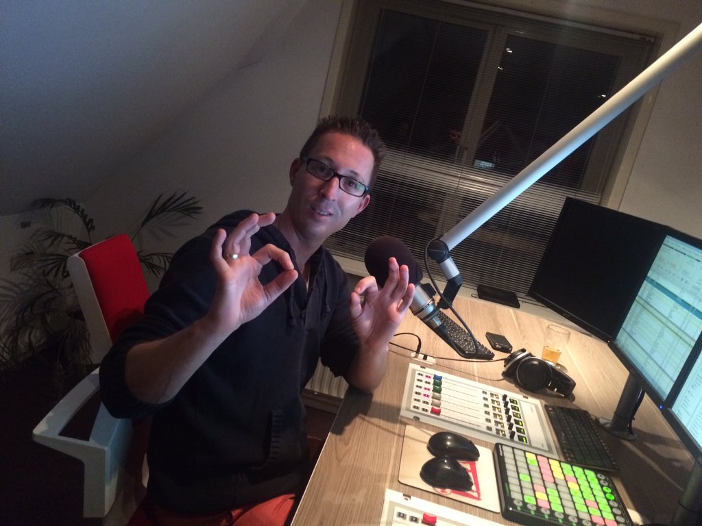 JouwFM's tweet photo. Dat was hem. De laatste 10 minuten voor @eelcoberkum Bedankt voor de top uurtjes!! Dankjewel! https://t.co/N4HuER3qTO