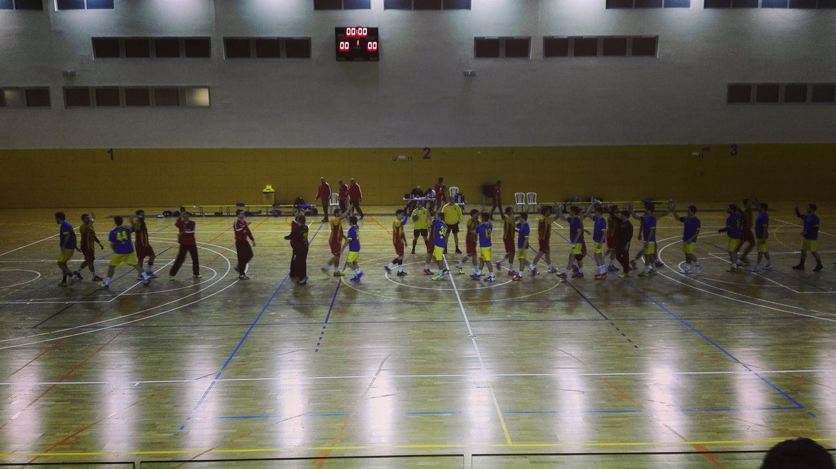 Clubhandbolgava's tweet photo. Apunto de comenzar #1aEstatal @MarcadorGava @elbruguers @AjuntamentGava @accathandbol #Gavà https://t.co/KTGWhfjPyi