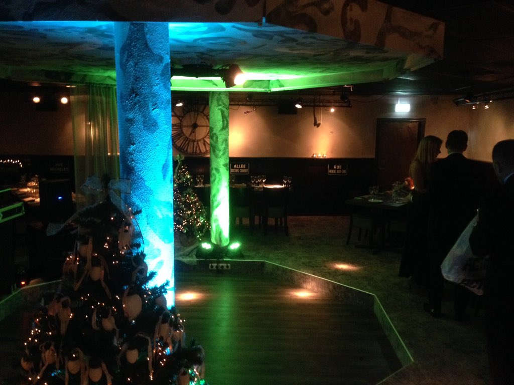 thombeukers's tweet photo. Alles gereed voor kerstdiner @RT94Venlo Belooft een mooie avond te worden in het (10e) lustrumjaar @Ned_Tafelronde https://t.co/TdF0Etfycv