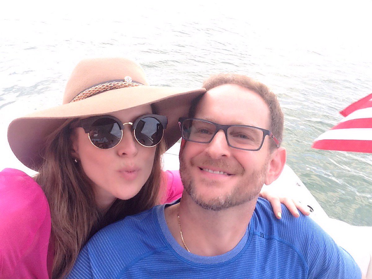 SarahMintzOf's tweet photo. Una pausa al lado de mi amor @joshuamintusa!!! https://t.co/lQPs1sbDVs