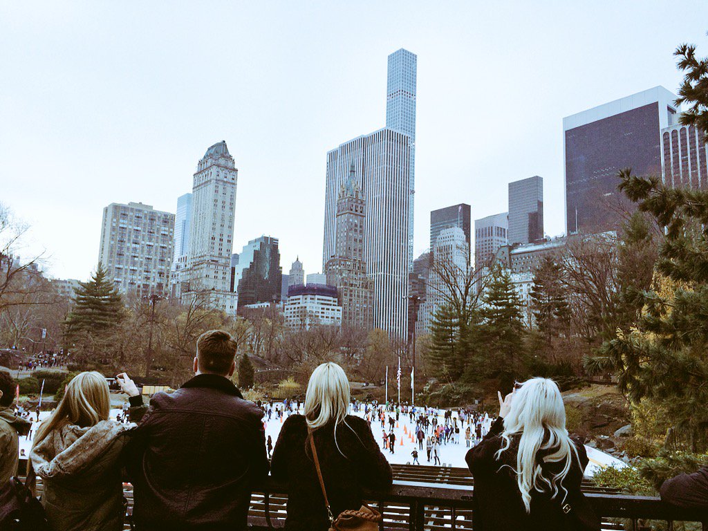 colindjones's tweet photo. Family in New York 😁😁😁😁 https://t.co/ST9P17pbTl