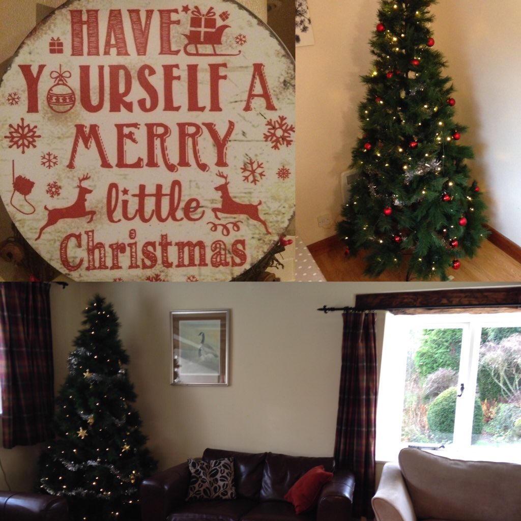 DurstoneCottage's tweet photo. It's beginning to look a lot like Christmas at the cottages today !! #Christmas #holidaycottage #herefordshire https://t.co/fKz2XNKp2K
