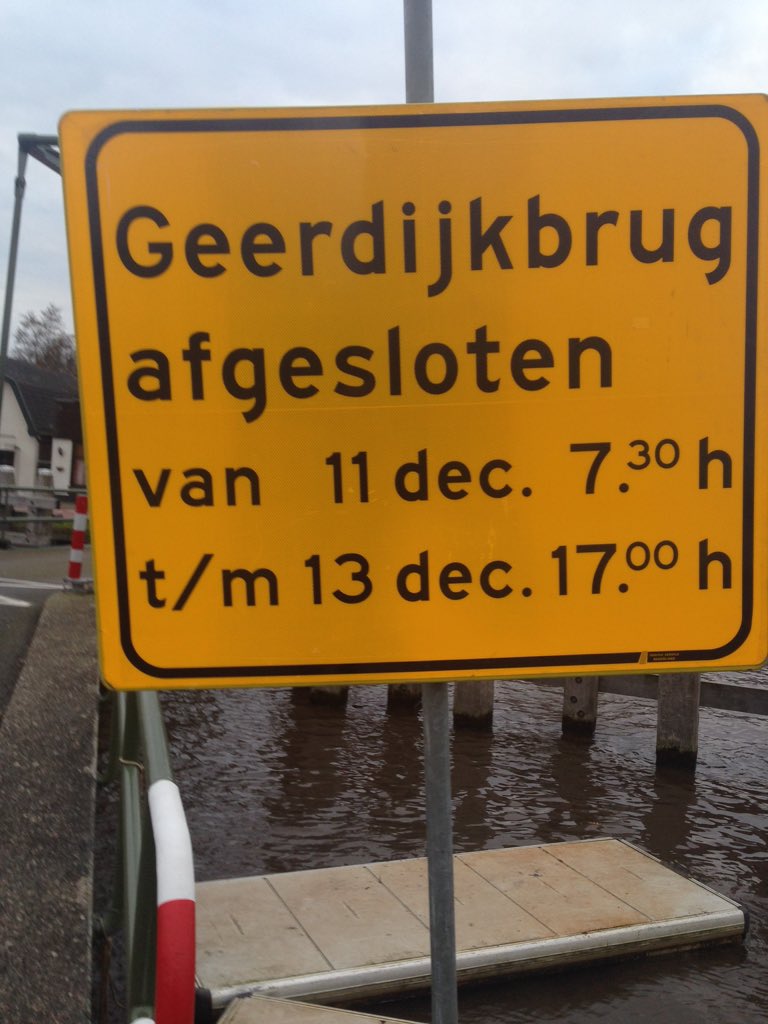 HuitingJan's tweet photo. Geerdijkbrug vanwege werkzaamheden ook morgen (zondag) nog gesloten @Ennodeboer https://t.co/ctAjw09GGy