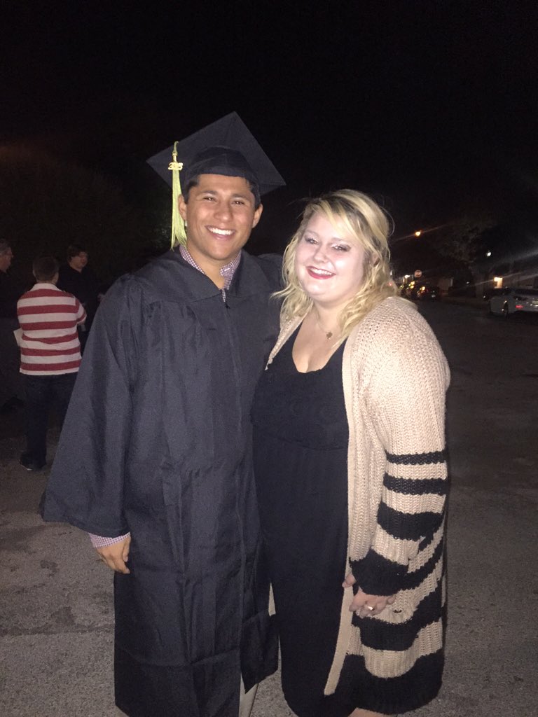 kaylasmith95's tweet photo. you made it, happy graduation✊🏻🎓🐝 https://t.co/WlQ8cugKnl