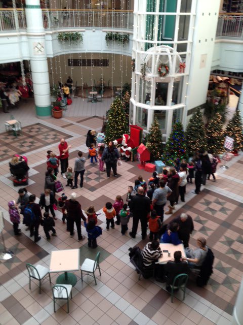 HamiltonCityCtr's tweet photo. #Santa has arrived at the #HamiltonCityCentre! Be sure to visit him between 12:30pm- 2:30pm today. #HamOnt https://t.co/OQnSrPD91q