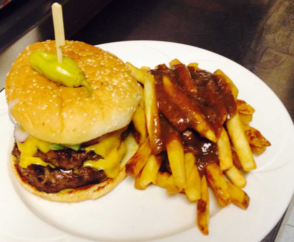 LarisShier's tweet photo. The best weekends start with a half price burger @willystaphouse https://t.co/brWx7icfwx