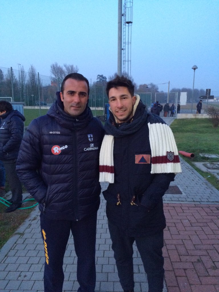 marchino_4's tweet photo. Sta ancora correndo affianco a Inzaghi sperando che gliela passi!! @ChiamarsiBomber #simonebarone #campionedelmondo https://t.co/GrFsr3ChEF