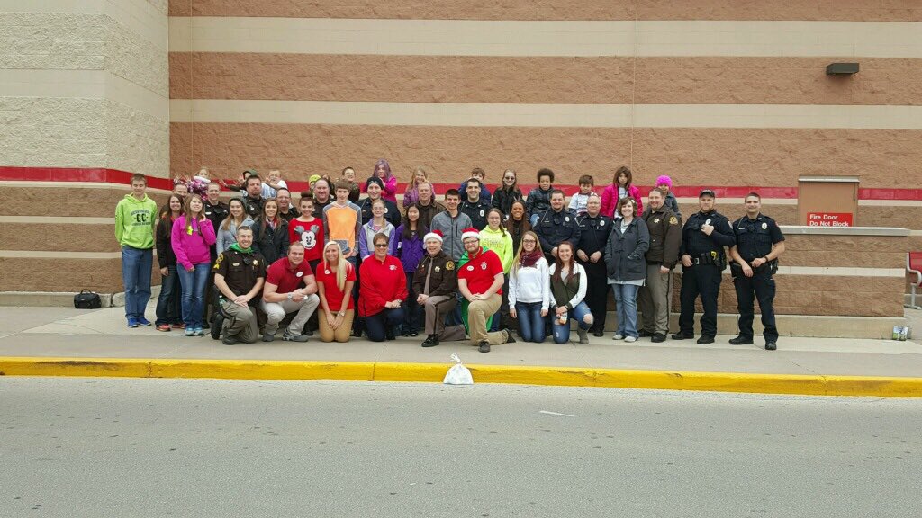 Mae_Richter's tweet photo. Shop with a Cop was a huge success today! #G196GivesBack @presidentmerv @jamielwaters @ShaneKindred https://t.co/b1257ZcOxo