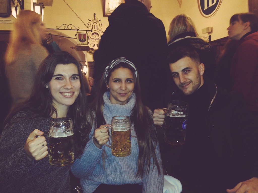 susana93_'s tweet photo. Munichhhhh 🍺🍺🍺 https://t.co/IQ1DXdpEFG