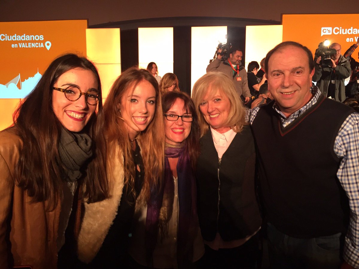 lolaorpas's tweet photo. Sin ellos @Albert_Rivera no podría ser #AlbertPresidente https://t.co/ivhWTcQKb5