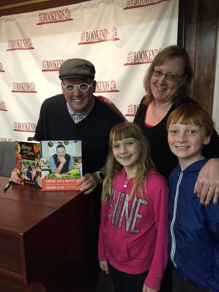 Today I met an idol #grahamelliot so great with the kids and so kind!  Dec 13, 2-4:00, come by for MY signing!😊