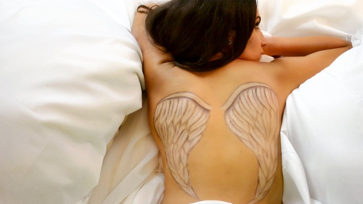 britishinvmag's tweet image. People Love to be in love.. {Behind The Music} #AngelicaJoni on Weightless lsh.re/VHE2 @Angelicajoni