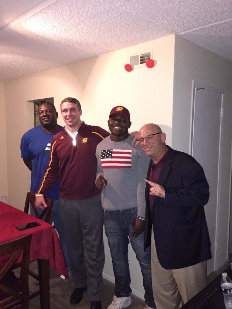 TheShow_10's tweet photo. Had a great I house visit with @CMUCoachBono and @GinoGuidugli #firedUpChips https://t.co/fmmXI5Ixlx