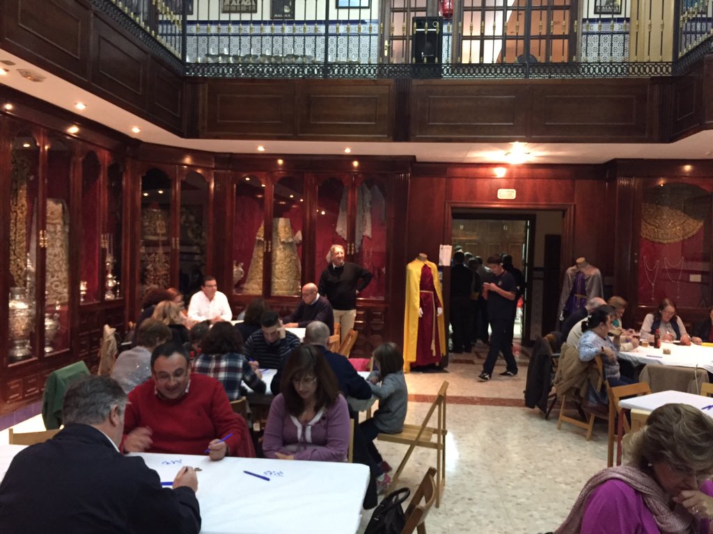 HdadRescate's tweet photo. Gran ambiente de hermandad y participación en el bingo benéfico de @hdadrescate #cofradiasmlg https://t.co/LthACdCOOB