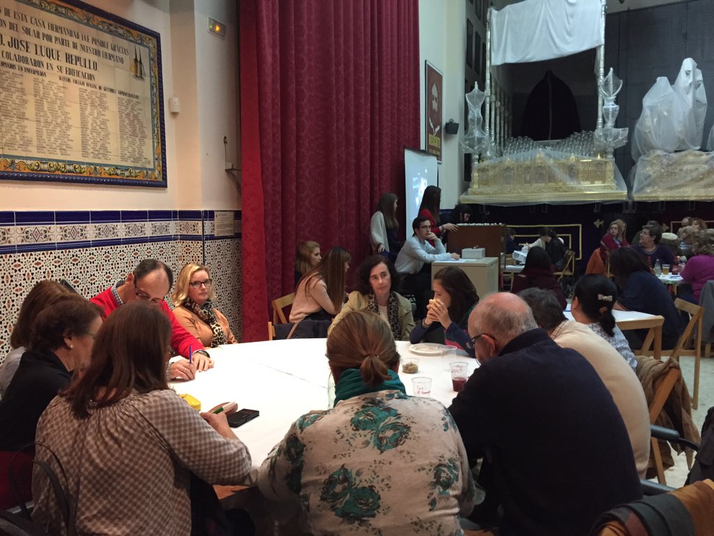 HdadRescate's tweet photo. Gran ambiente de hermandad y participación en el bingo benéfico de @hdadrescate #cofradiasmlg https://t.co/LthACdCOOB