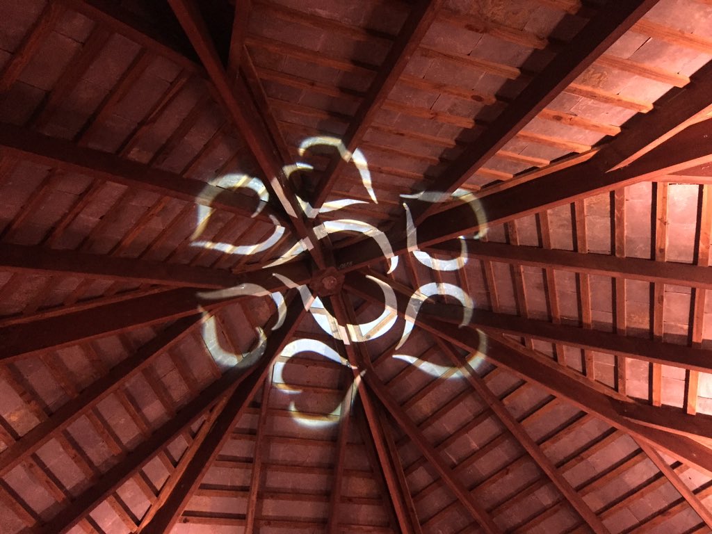 Kontrol_Ent's tweet photo. Roof lighting a over the head table https://t.co/jQz3C1XWoq